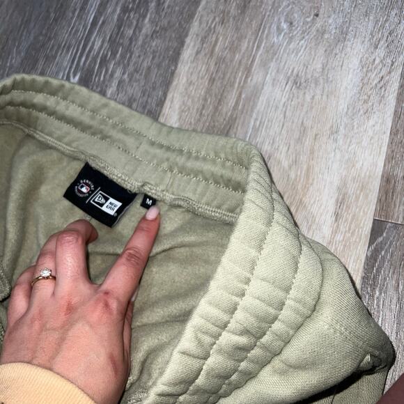 New ERA MLB New York Yankee Joggers Olive Green Medium - Picture 4 of 8